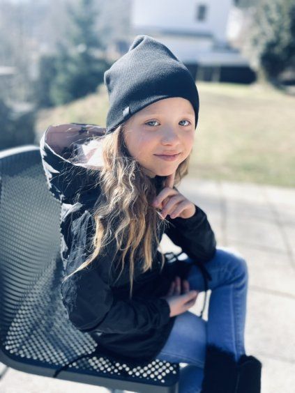 Žebrovaná čepice na 2 způsoby BLACK Low - Dospělí / Děti