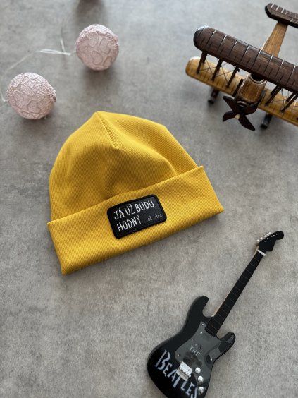 Žebrovaná čepice JÁ UŽ BUDU HODNÝ Mustard - Dospělí / Děti (S BAMBULÍ nebo BEZ BAMBULE)